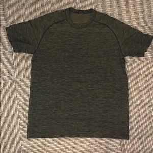 Lululemon men’s metal vent tech shirt
